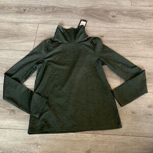 Under armour woman’s loose fit turtle neck with fleece lining